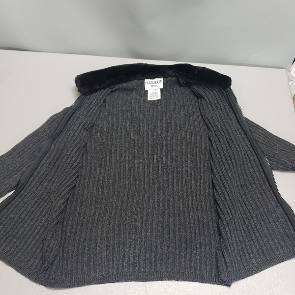 Plaza south gray, black wool blend sweater MP - Picture 9 of 12